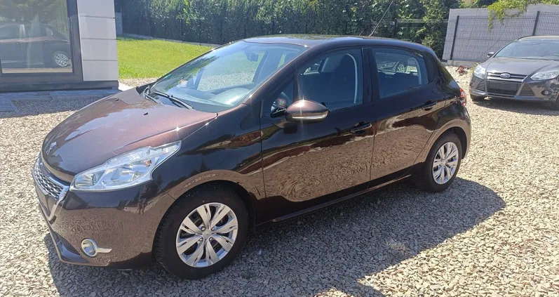 samochody osobowe Peugeot 208 cena 15900 przebieg: 211000, rok produkcji 2013 z Dobrzyca